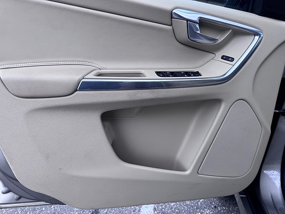 Volvo XC60 10 of 21