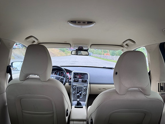 Volvo XC60 13 of 21