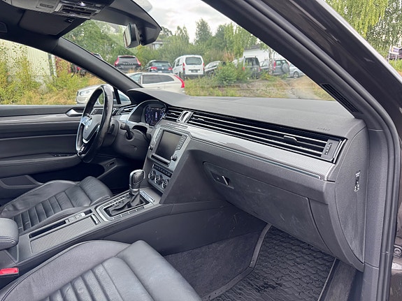Volkswagen Passat Alltrack 16 of 24