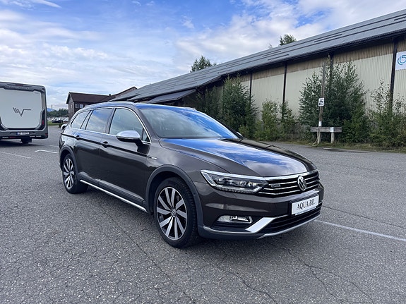 Volkswagen Passat Alltrack 2 of 24