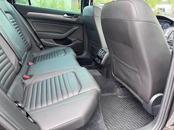 Volkswagen Passat Alltrack 13 of 24