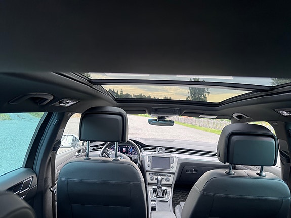 Volkswagen Passat Alltrack 12 of 24