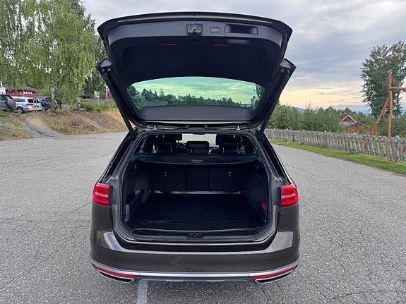 Volkswagen Passat Alltrack 9 of 24