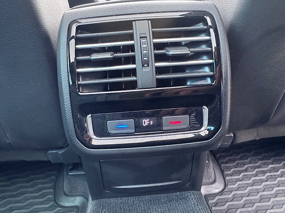 Volkswagen Passat Alltrack 14 of 24