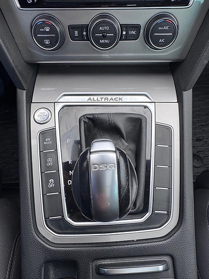 Volkswagen Passat Alltrack 22 of 24