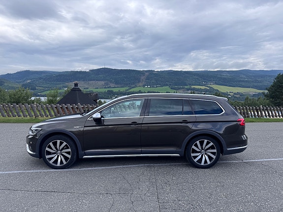 Volkswagen Passat Alltrack 4 of 24