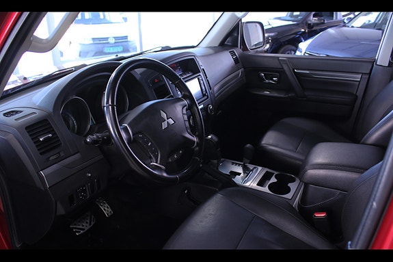 Mitsubishi Pajero 8 of 17