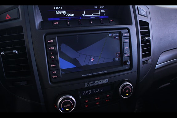 Mitsubishi Pajero 10 of 17