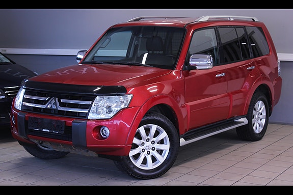 Mitsubishi Pajero 2 of 17