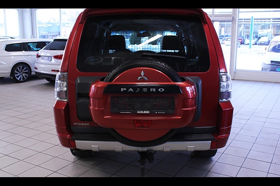Mitsubishi Pajero 6 of 17