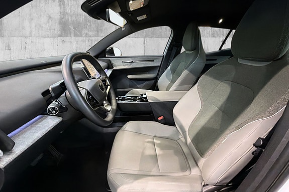 Volvo EX30 11 of 25