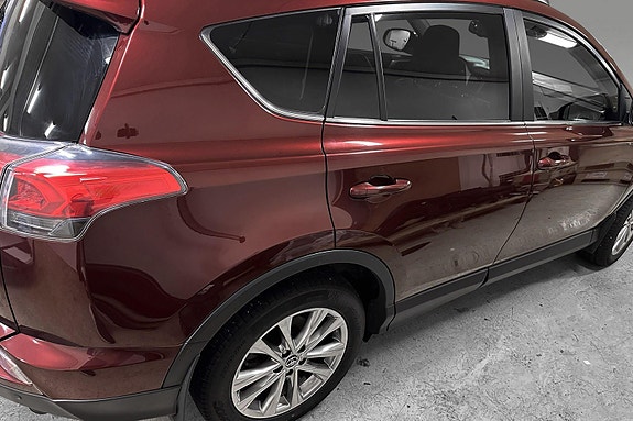 Toyota RAV4 14 of 16