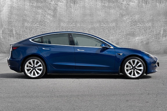 Tesla Model 3 9 of 30