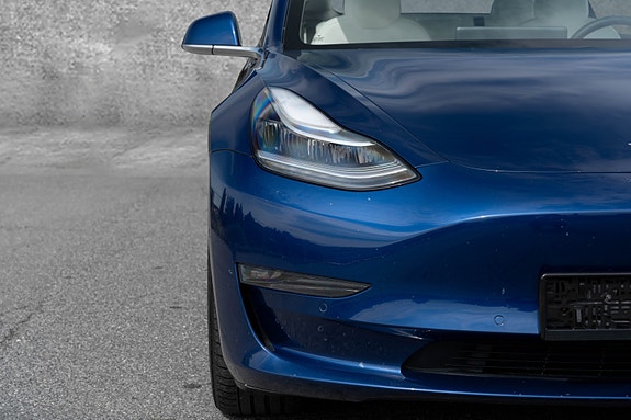 Tesla Model 3 4 of 30