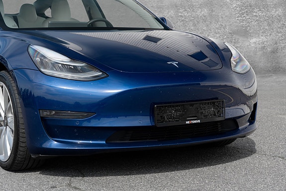 Tesla Model 3 2 of 30
