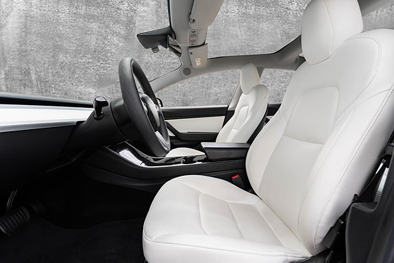 Tesla Model 3 27 of 30