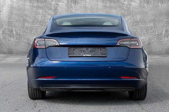 Tesla Model 3 7 of 30