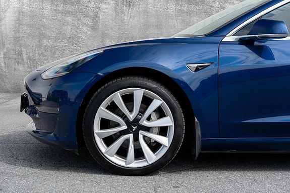 Tesla Model 3 11 of 30