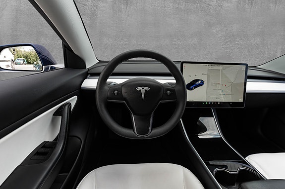 Tesla Model 3 13 of 30