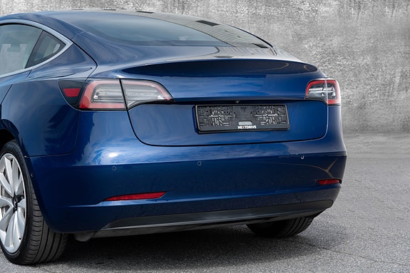 Tesla Model 3 6 of 30