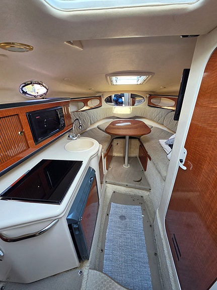 Sea-Ray 275 Sundancer 12 of 25