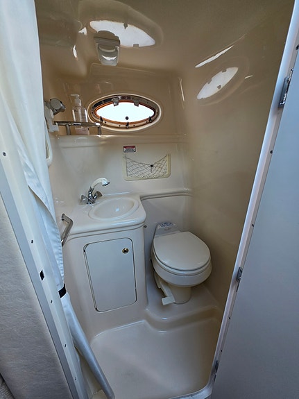 Sea-Ray 275 Sundancer 13 of 25