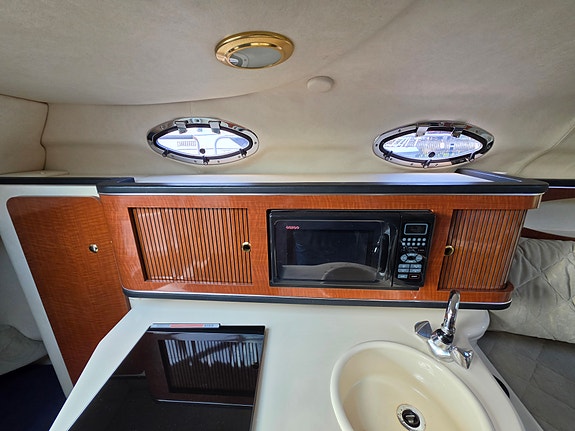 Sea-Ray 275 Sundancer 10 of 25