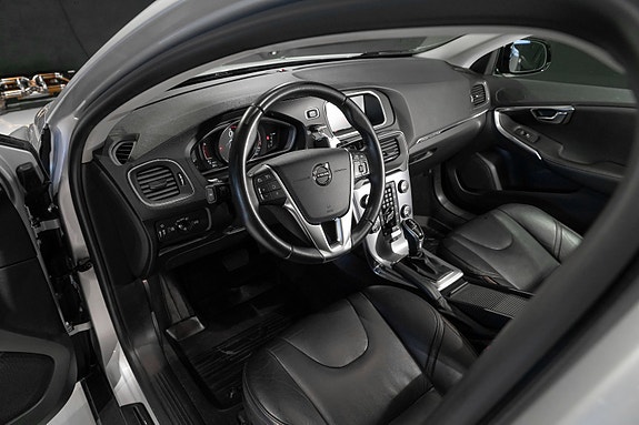Volvo V40 Cross Country 14 of 30