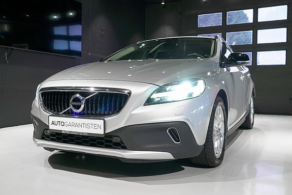Volvo V40 Cross Country 11 of 30