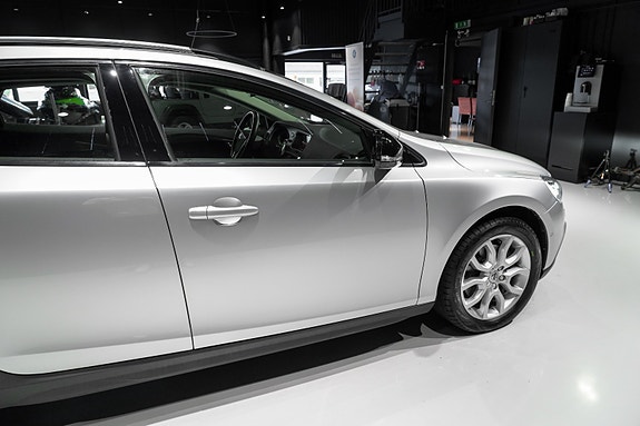 Volvo V40 Cross Country 8 of 30