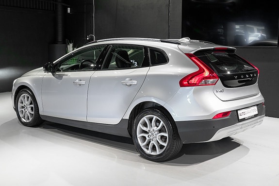 Volvo V40 Cross Country 3 of 30