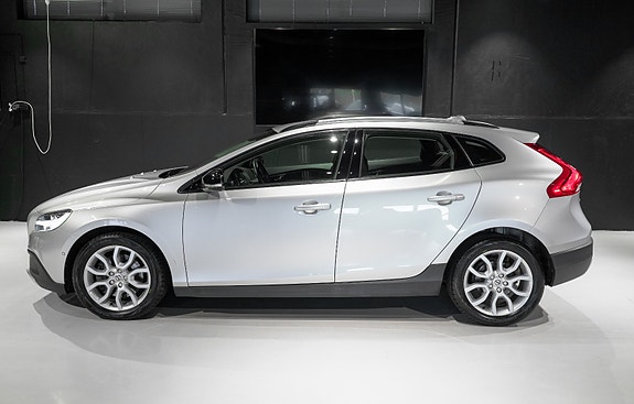 Volvo V40 Cross Country 2 of 30