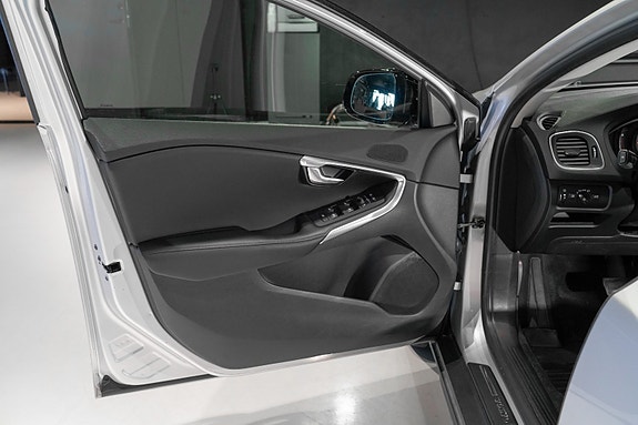 Volvo V40 Cross Country 13 of 30