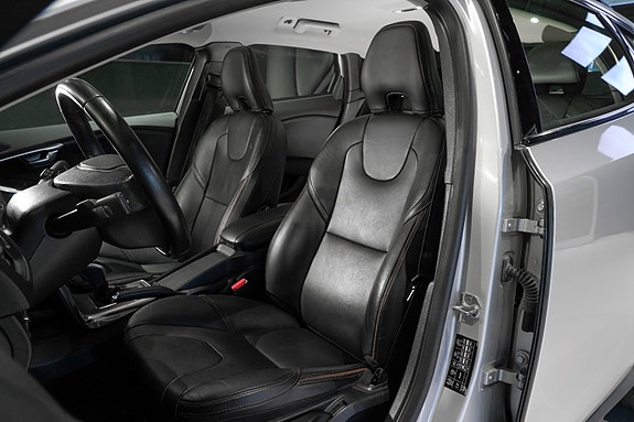 Volvo V40 Cross Country 24 of 30