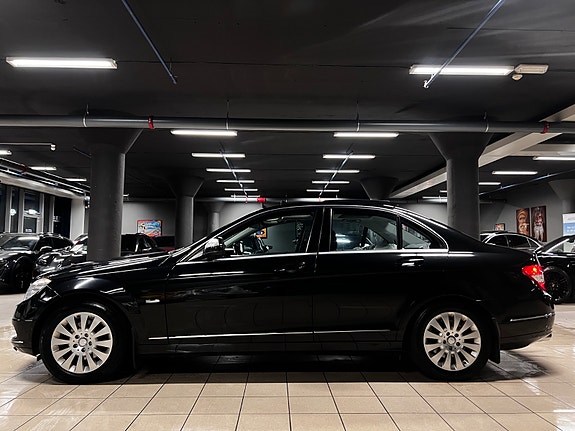 Mercedes-Benz C220 d 2 of 30