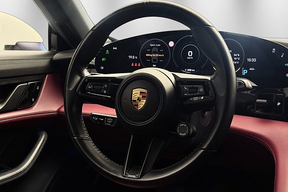 Porsche Taycan 4S 21 of 30