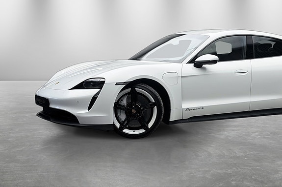 Porsche Taycan 4S 2 of 30