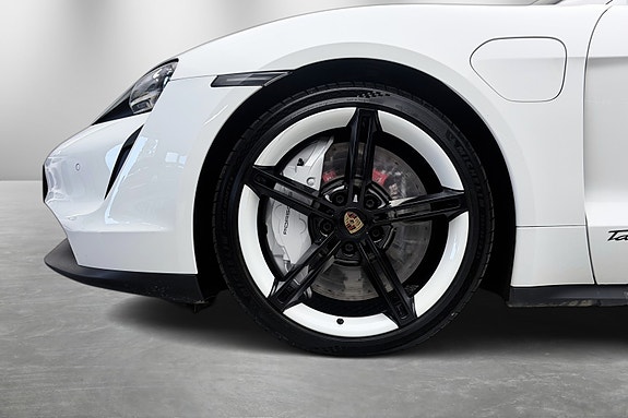 Porsche Taycan 4S 14 of 30
