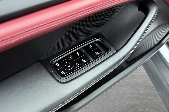 Porsche Taycan 4S 17 of 30