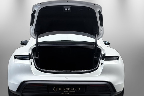Porsche Taycan 4S 11 of 30