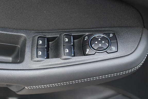Ford S-MAX 8 of 14