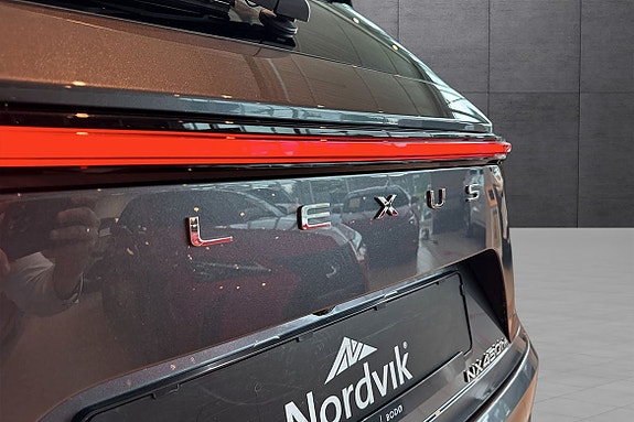 Lexus NX450h 7 of 30