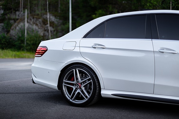 Mercedes-Benz E63 11 of 30