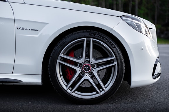 Mercedes-Benz E63 7 of 30
