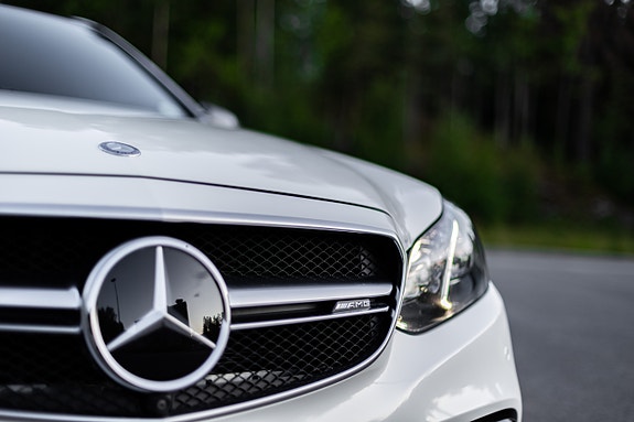 Mercedes-Benz E63 3 of 30