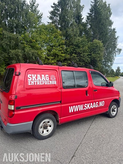 Toyota HiAce 4 of 28
