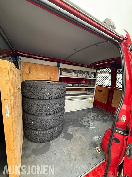 Toyota HiAce 15 of 28