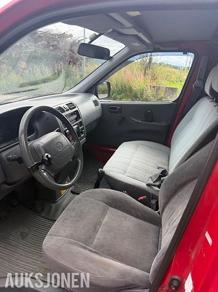 Toyota HiAce 27 of 28