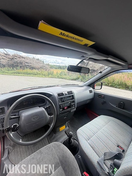 Toyota HiAce 26 of 28