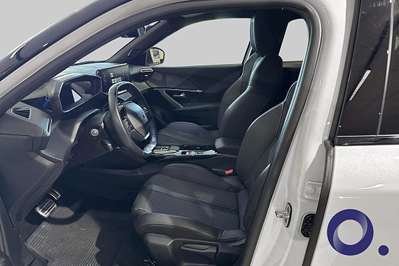Peugeot e-2008 12 of 17